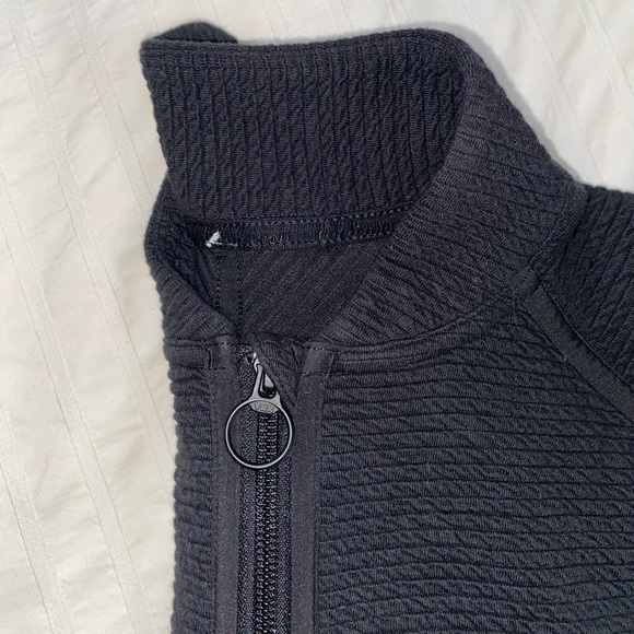 !SOLD! LULULEMON ON REPEAT JACKET - Picture 9 of 10